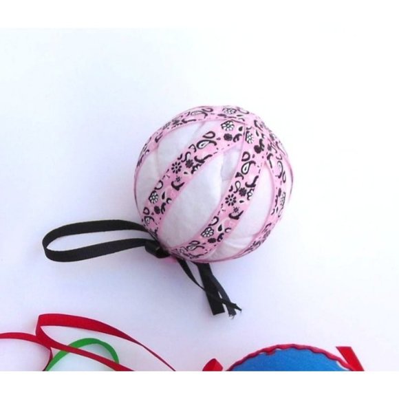 Vintage Lot Of 4 Handmade Patchwork Quilt Christmas Ornaments - Picture 6 of 7